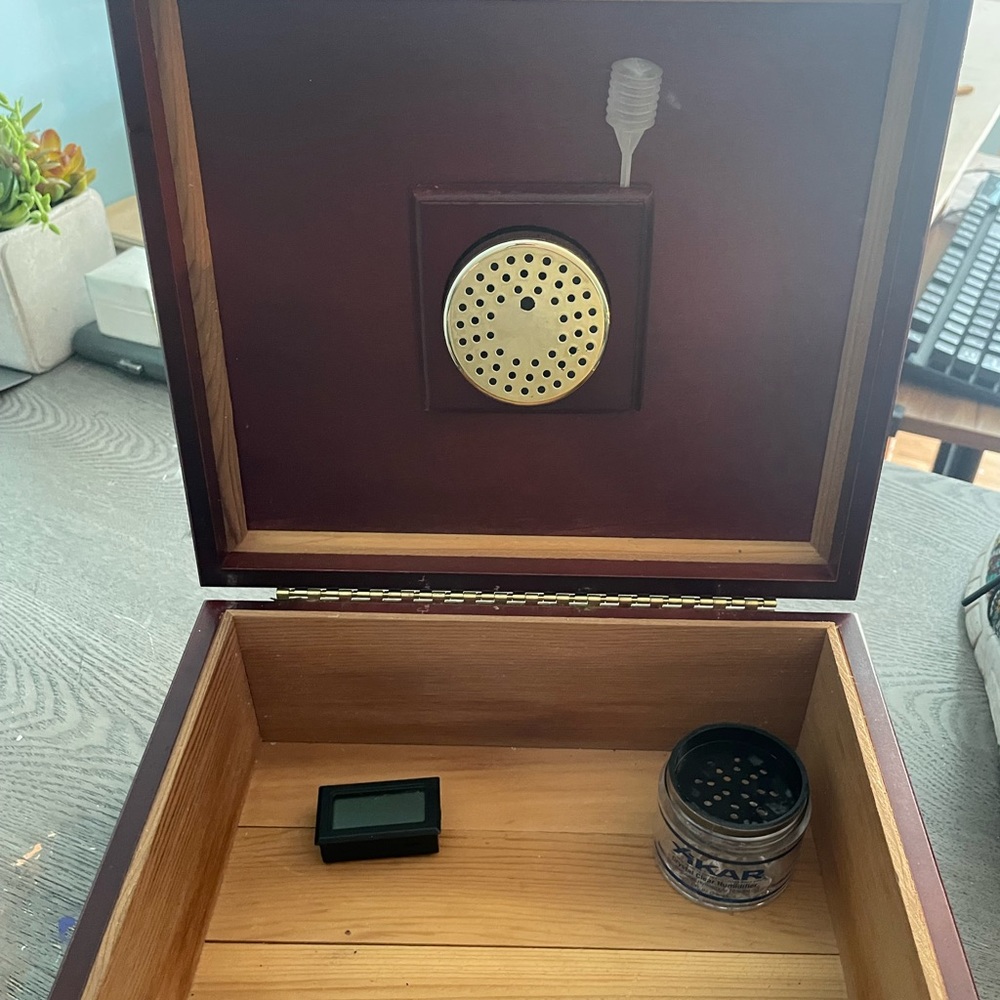 Cedar Cigar Humidor